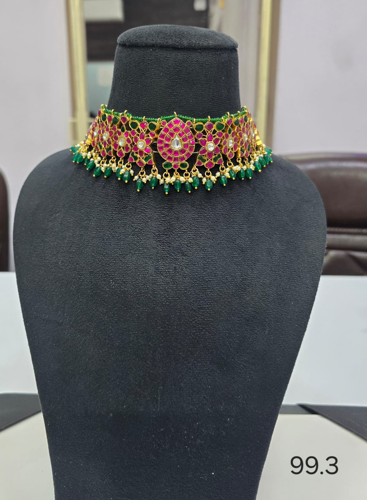 Kundan choker