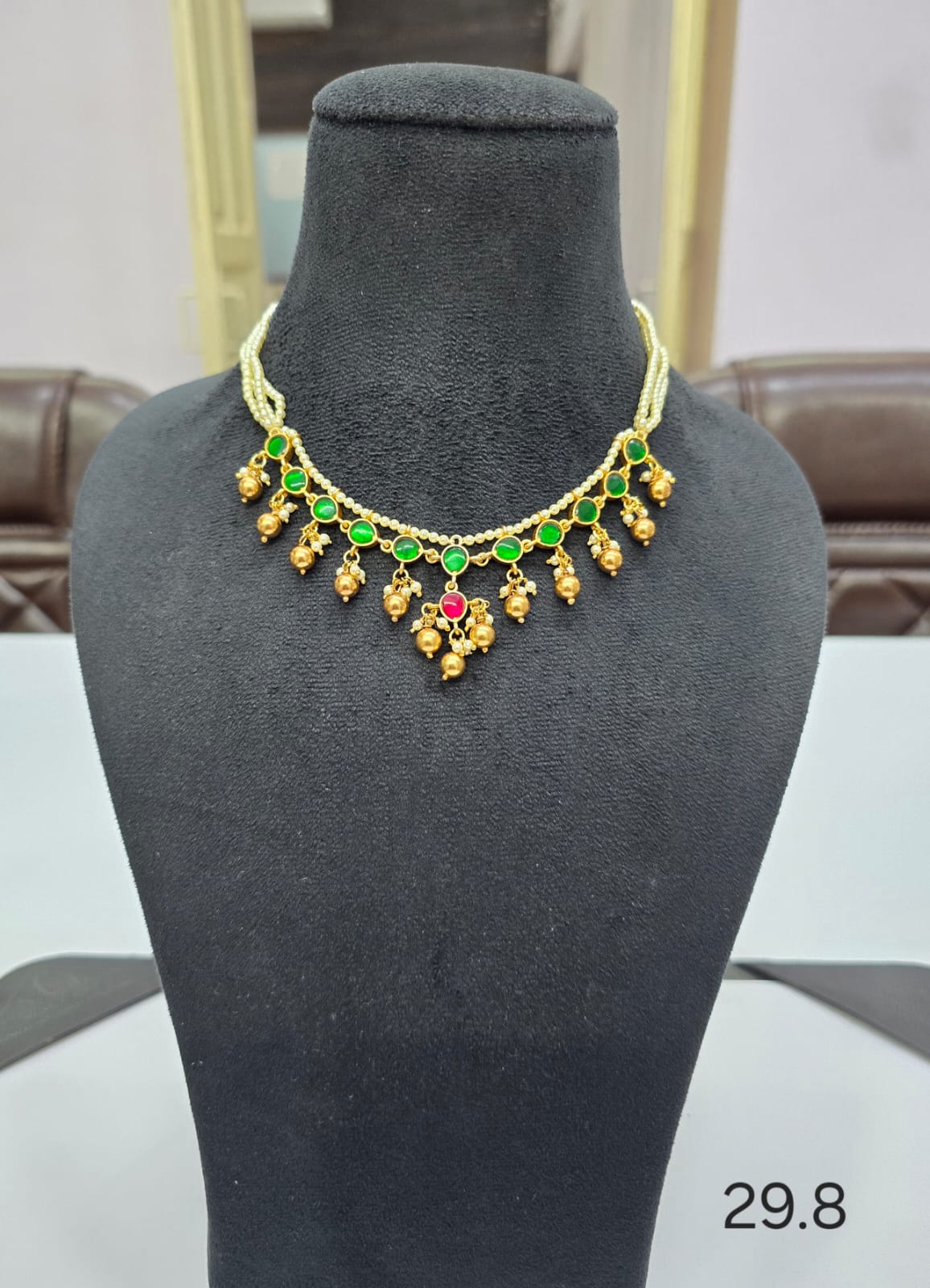 Elegant pearl choker