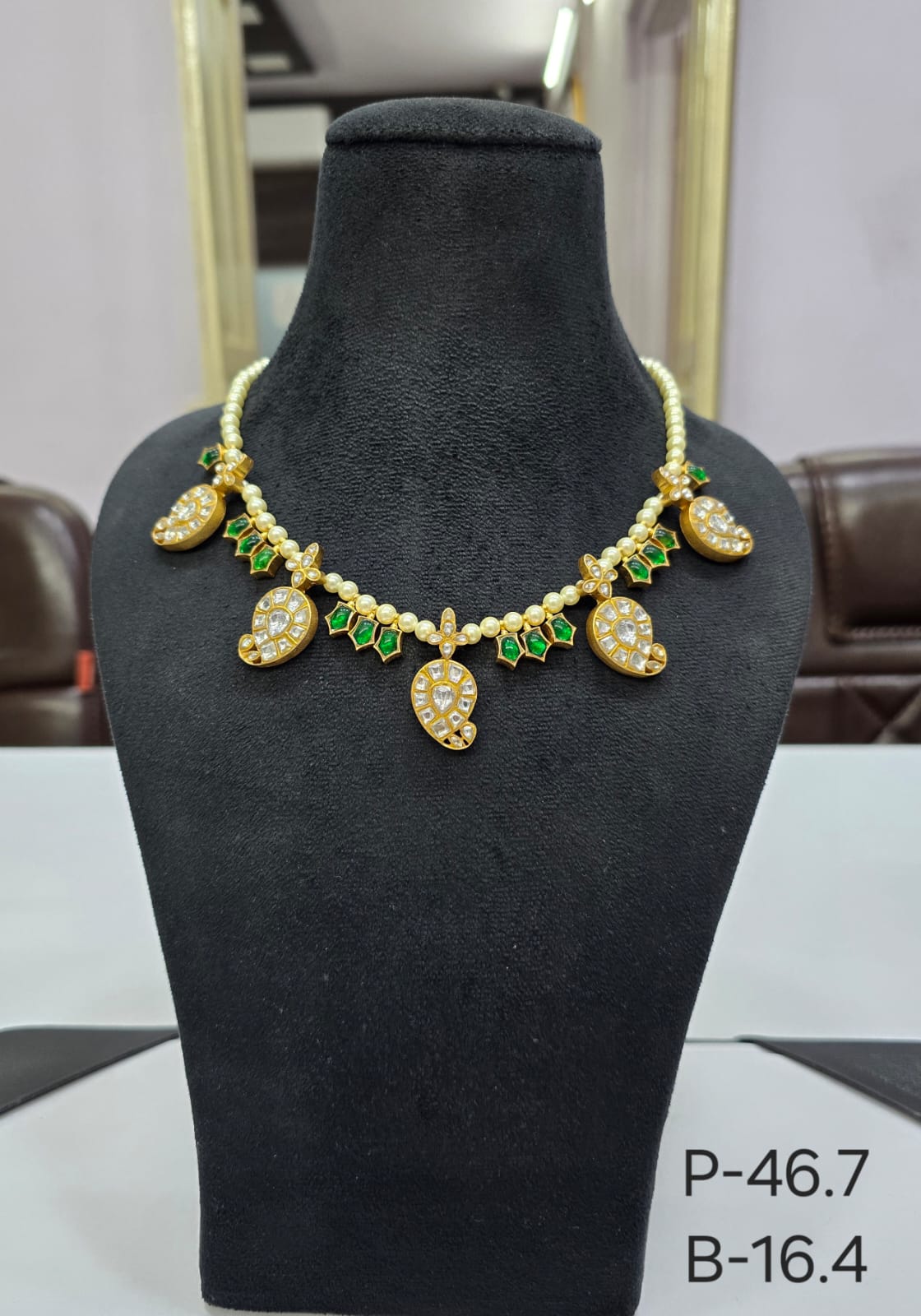 Jadau shells with pearls