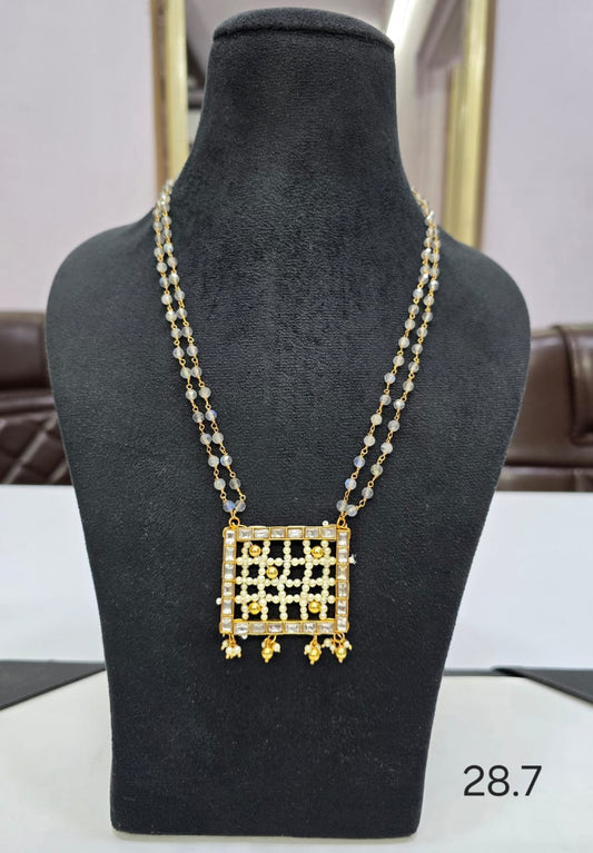 Kundan Pendant with pearls