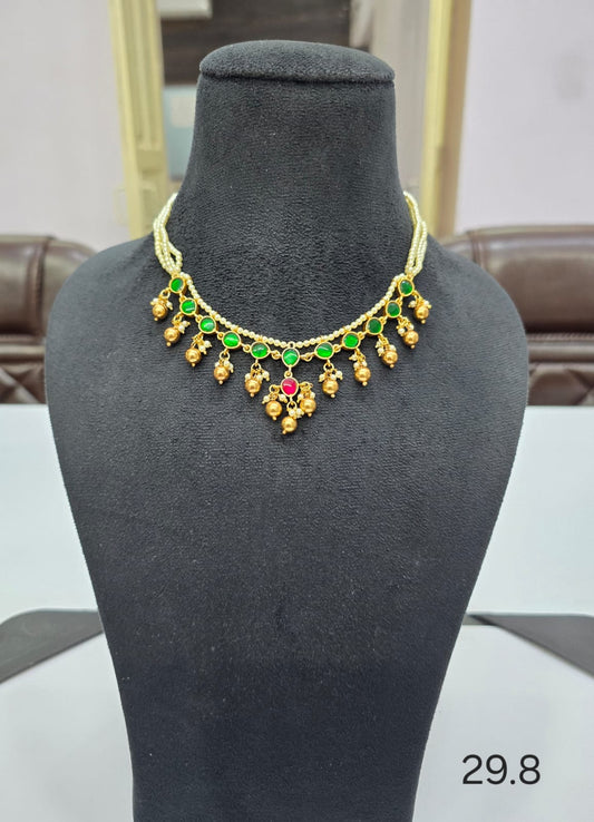 Elegant pearl choker
