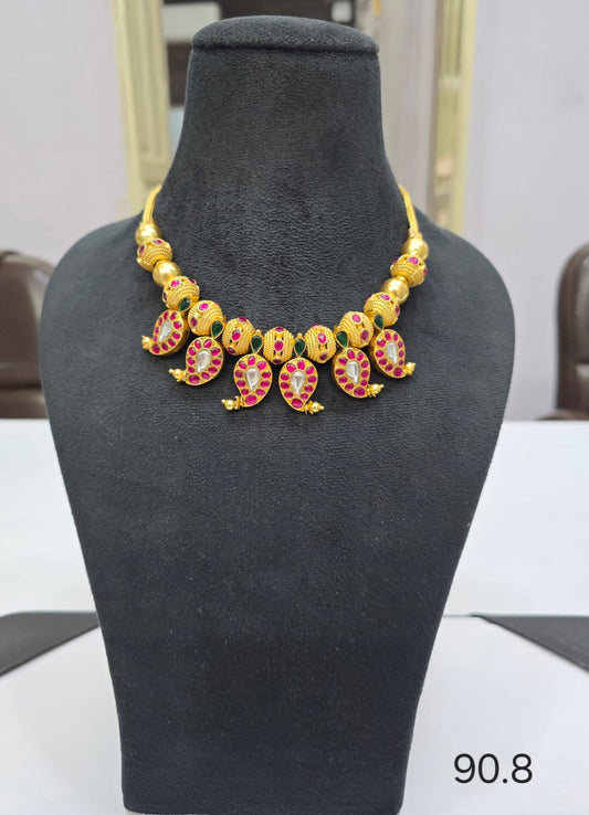 Jadau shell with beads